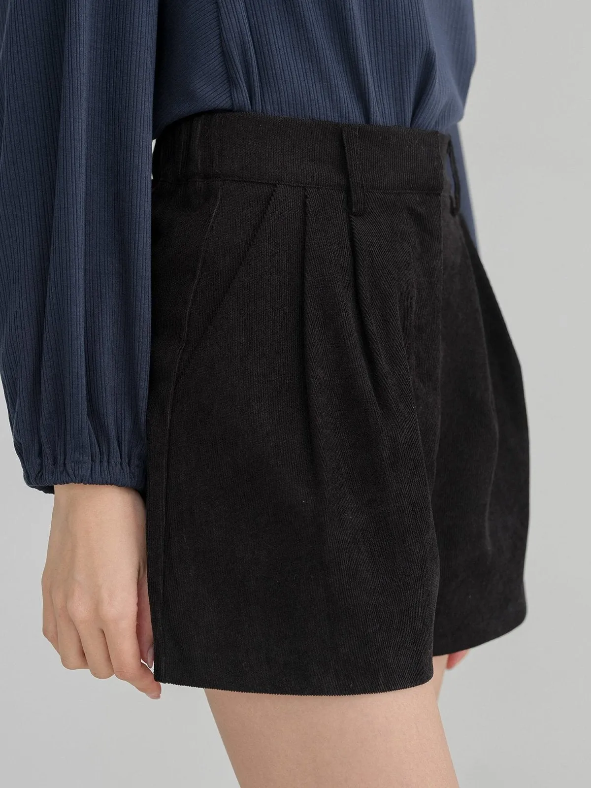 Corduroy Pleated Shorts*