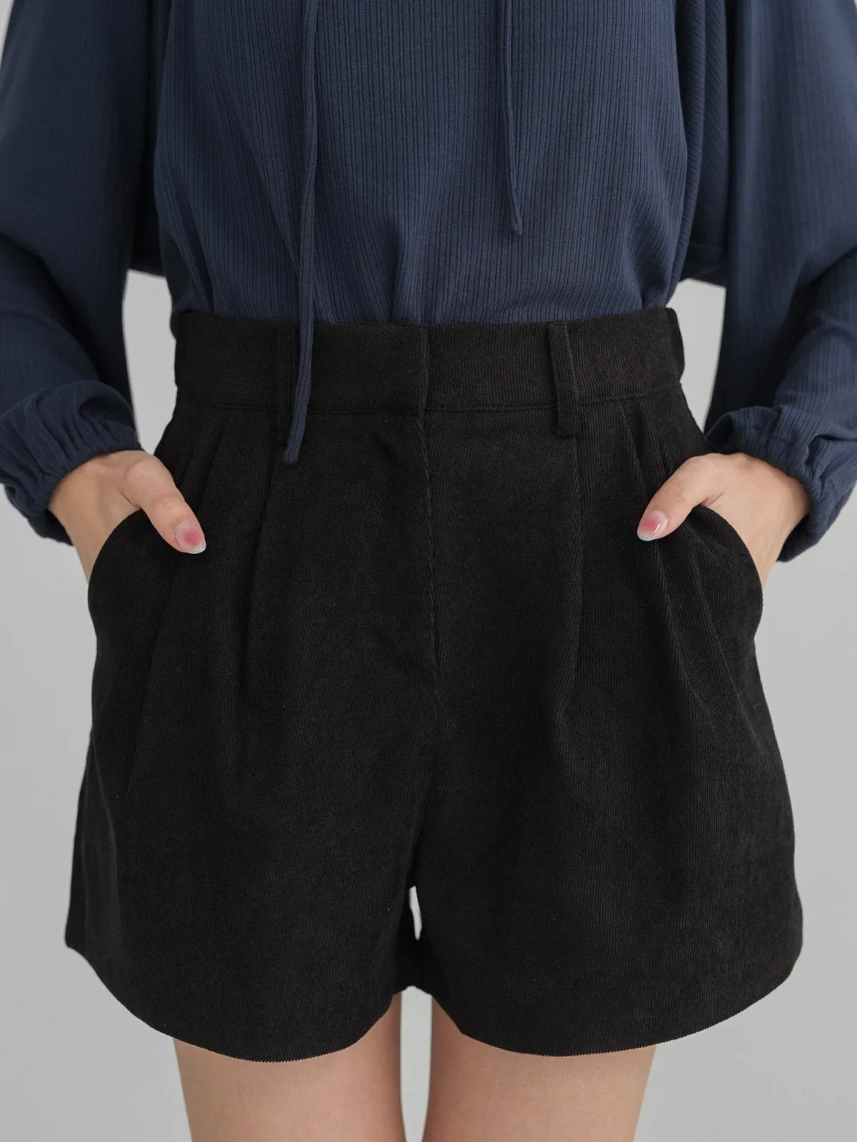 Corduroy Pleated Shorts*