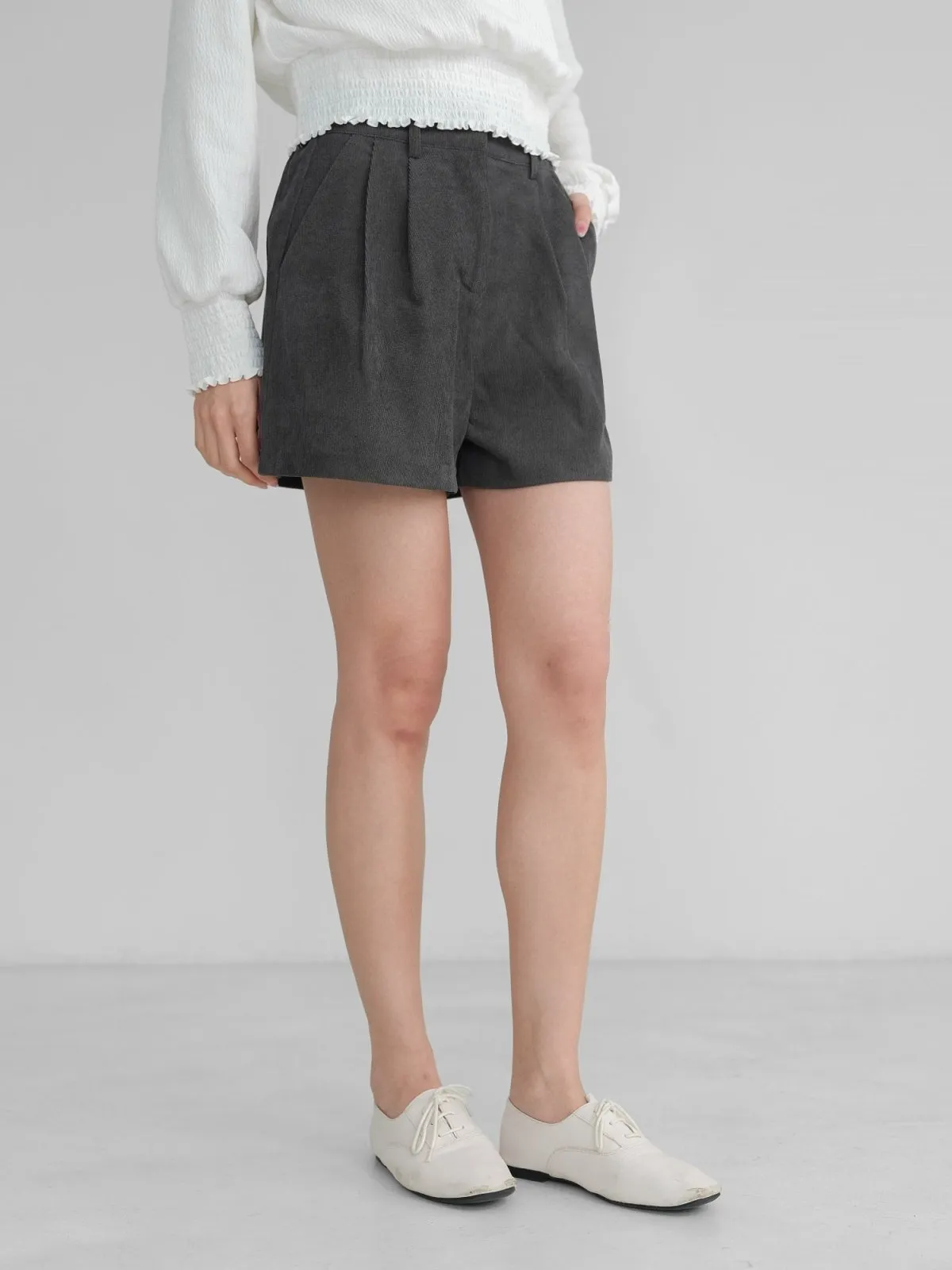 Corduroy Pleated Shorts*