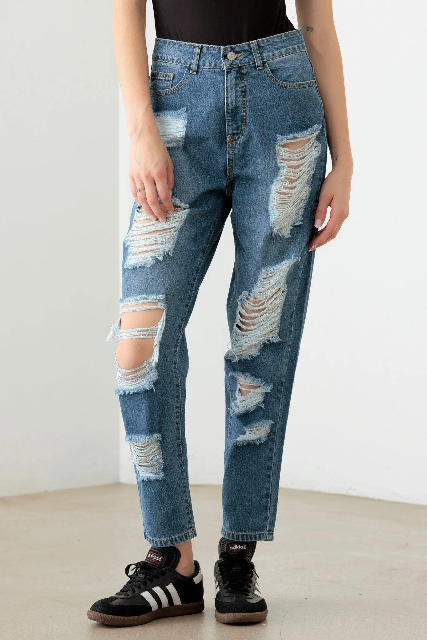 Destroyed High Waist Mom Style Fit Jeans