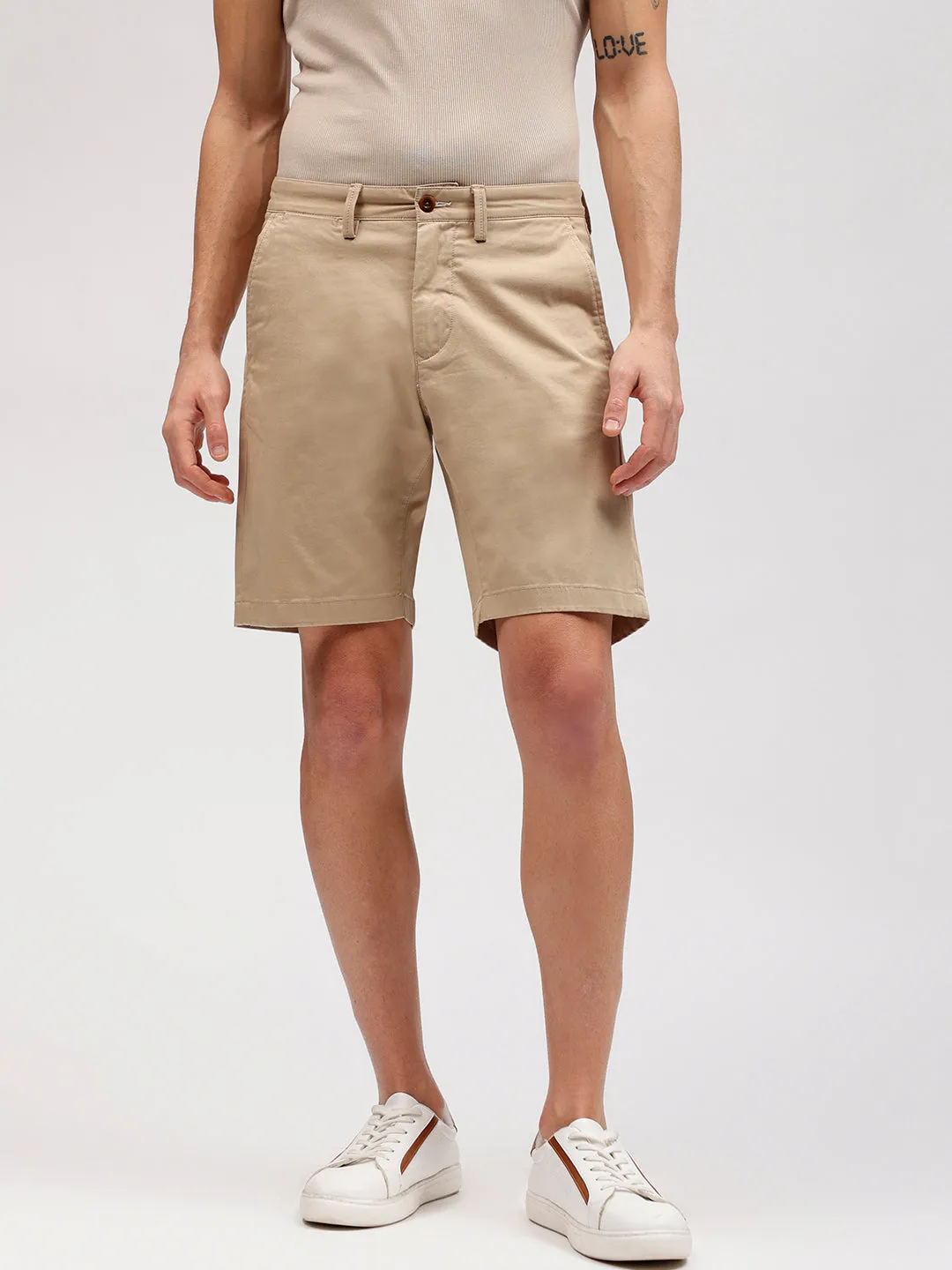 Gant Men Khaki Solid Slim Fit Mid-rise Chinos Shorts