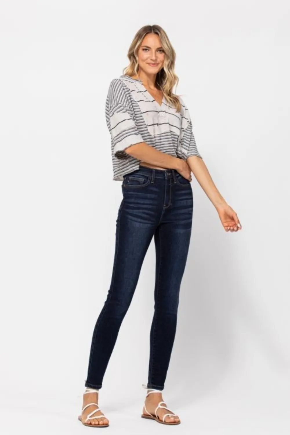 High Waist Skinny Jeans – Timeless Style and Flattering Fit