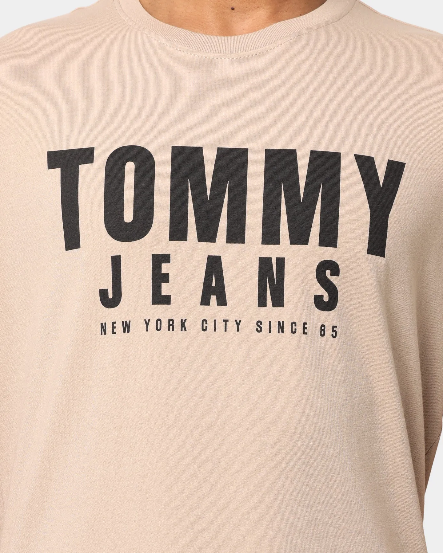 Tommy Jeans Centre Chest Tommy Graphic T-Shirt Soft Beige