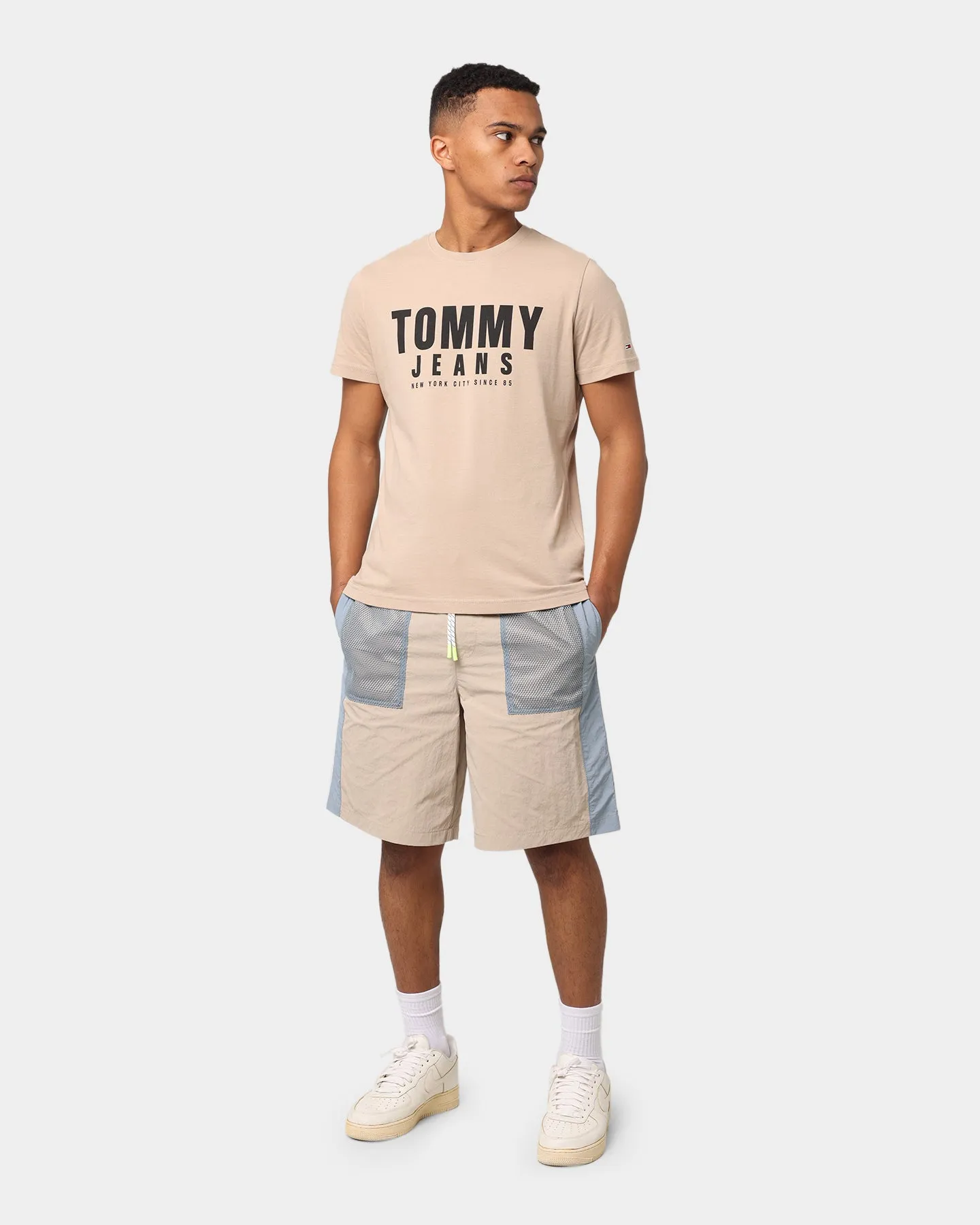 Tommy Jeans Centre Chest Tommy Graphic T-Shirt Soft Beige