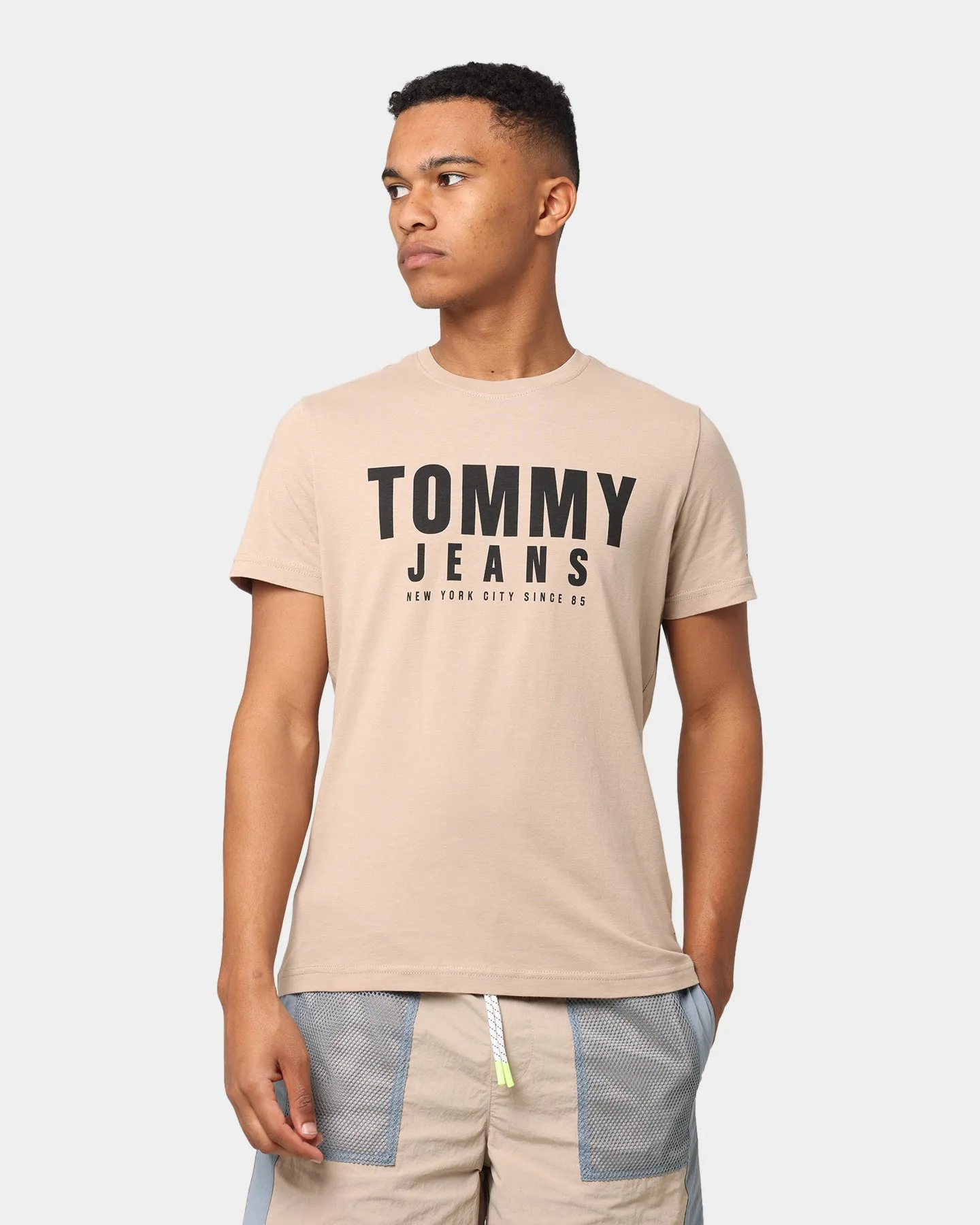 Tommy Jeans Centre Chest Tommy Graphic T-Shirt Soft Beige